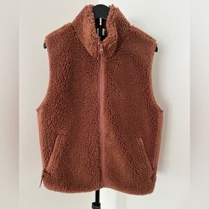 ☕️🍂 *COZY* Aritzia Tna Cody Massive Polar “Teddy” Fleece Vest • Size Medium